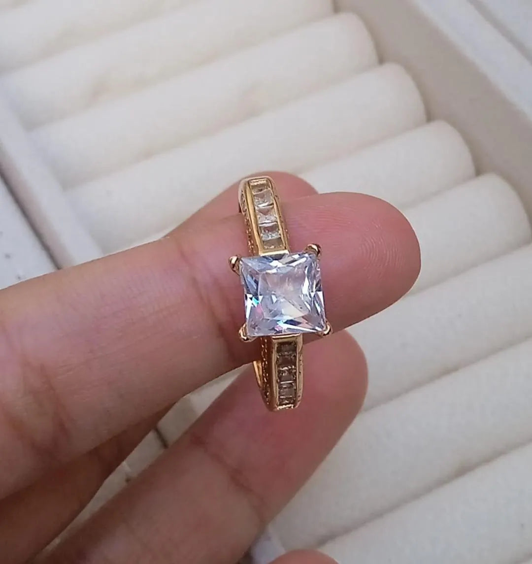 Vintage Design Gold Plated Crystal Adjustable Ring