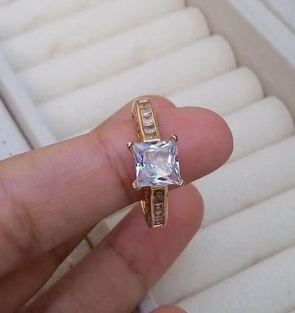 Vintage Design Gold Plated Crystal Adjustable Ring