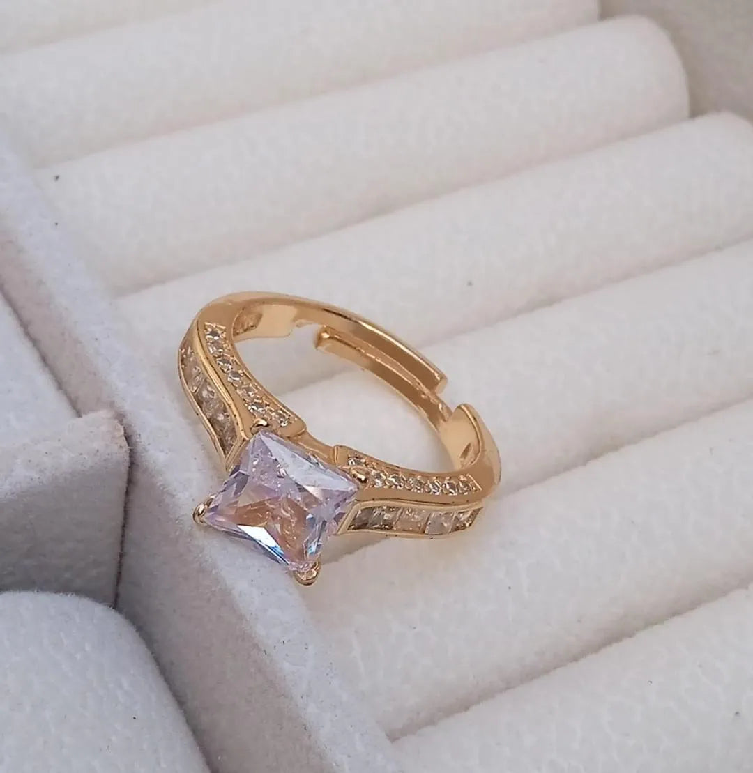 Vintage Design Gold Plated Crystal Adjustable Ring