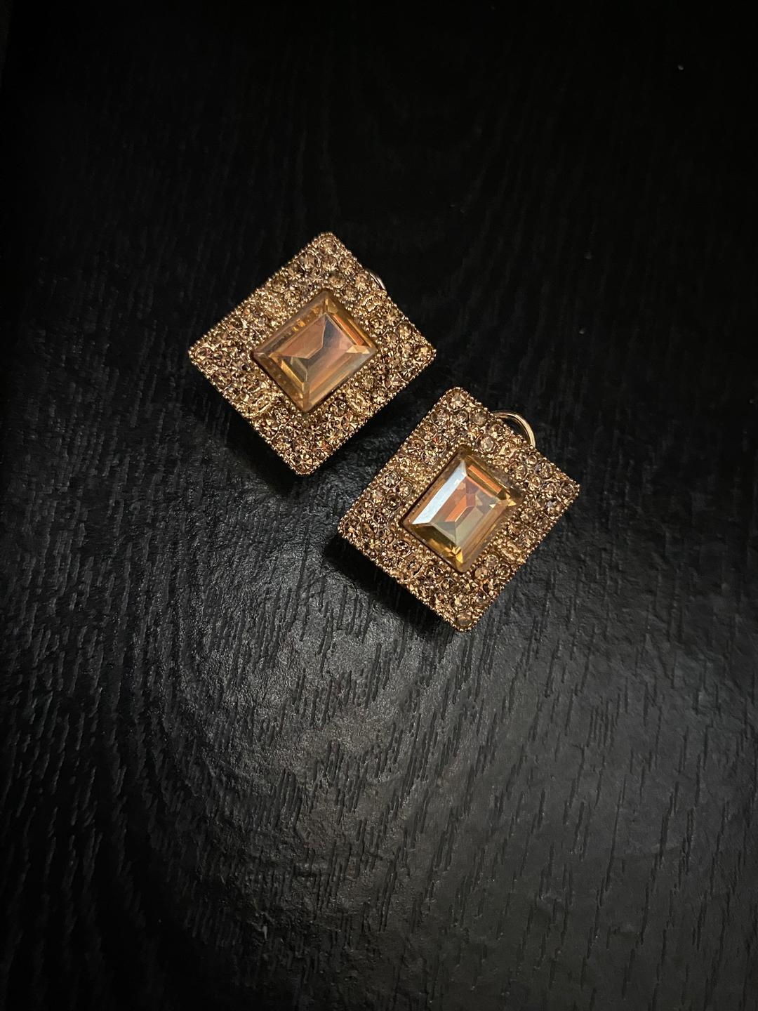 Modern Design Artificial Stones Studs 2PCS